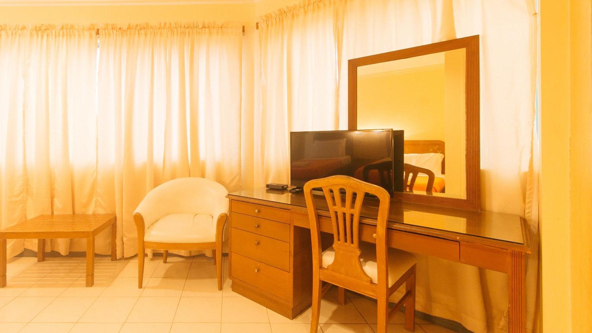 באקולוד Royal Am Rei Hotel By Reddoorz מראה חיצוני תמונה