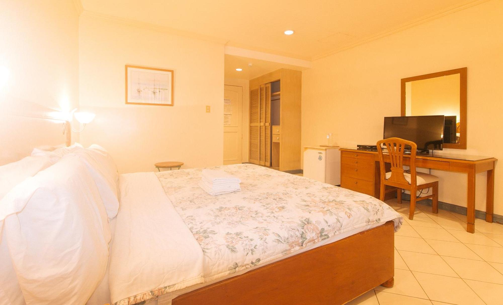 באקולוד Royal Am Rei Hotel By Reddoorz מראה חיצוני תמונה