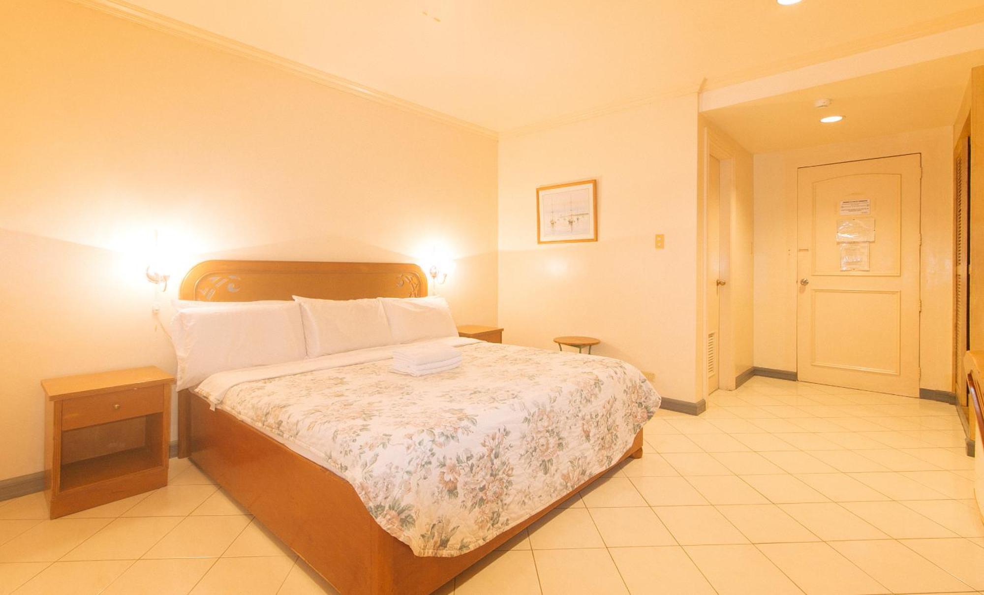 באקולוד Royal Am Rei Hotel By Reddoorz מראה חיצוני תמונה
